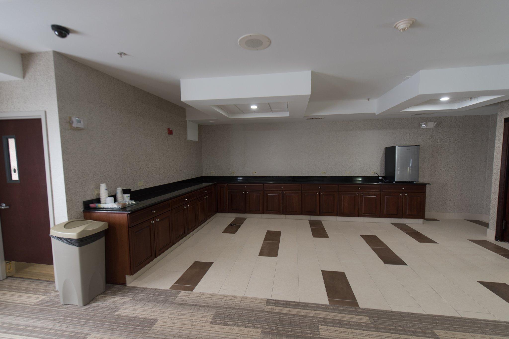 Express & Erie An Ihg Resort North East